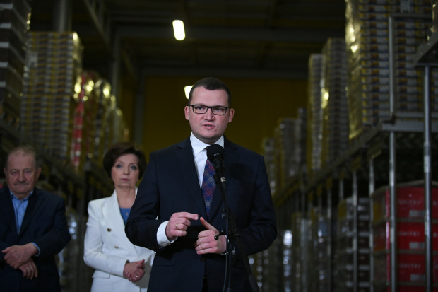 Paweł Szefernaker, wiceszef MSWiA, fot. PAP/Marcin Obara Szefernaker: Pracujemy nad rozwiązaniem, które pozwoli na jak najszybszy powrót gazu do gmin