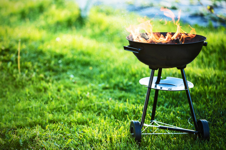 Rozpoczęła się majówka i czas intensywnego grillowania. Nie w każdym miejscu można grillować.Foto. Shutterstock