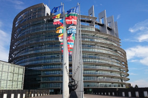 Parlament Europejski nie zgodził się na obowiązkowe grunty ekologiczne. Timmermans wściekły