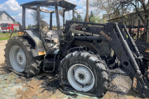 Ciągnik rolniczy spłonął w gospodarstwie