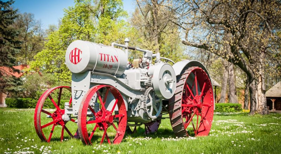 ciągnik Titan 10 - 20 HP znajdujący się w zbiorach Muzeum Rolnictwa w Ciechanowcu. Pojazd od nowości pracował na terenie Polski, fot. Muzeum Rolnictwa w Ciechanowcu