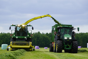 Kosiarki, prasy, sieczkarnie i wiele innych maszyn na Zielonym Agro Show