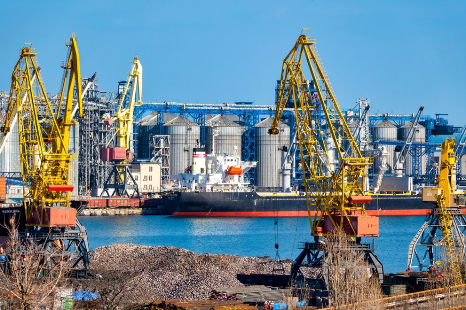 Ukraińskie porty są zablokowane od początku rosyjskiej inwazji na Ukrainę; w silosach znajduje się obecnie ponad 20 mln ton zbóż, fot. Only Fabrizio/Shutterstock.com