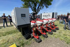 Robot Robotti na testach w gospodarstwie IUNG