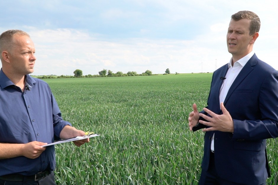 Zdaniem Wojciecha Osadkowskiego, prezesa firmy Osadkowski S.A (z prawej) trzeba być przygotowanym na wszystkie scenariusze w rolnictwie; Fot. farmer.pl