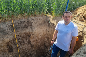 W głębi gleby z Timac Agro: ocena odkrywki glebowej