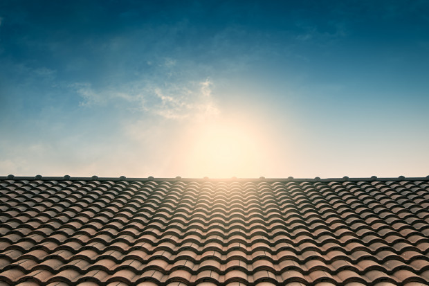 Membrany dachowe starzeją się przez szybki przepływ gorącego powietrza