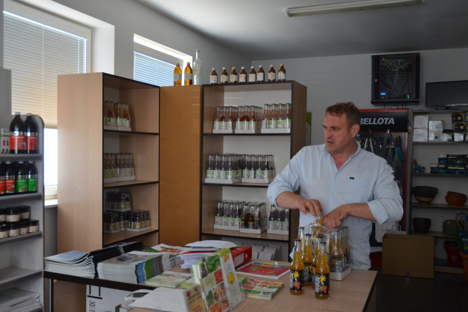 Właściciel gospodarstwa „Barwy Zdrowia” Tomasz Obszański prowadzi również ze wspólnikami, tłocznię soków Fot. KM