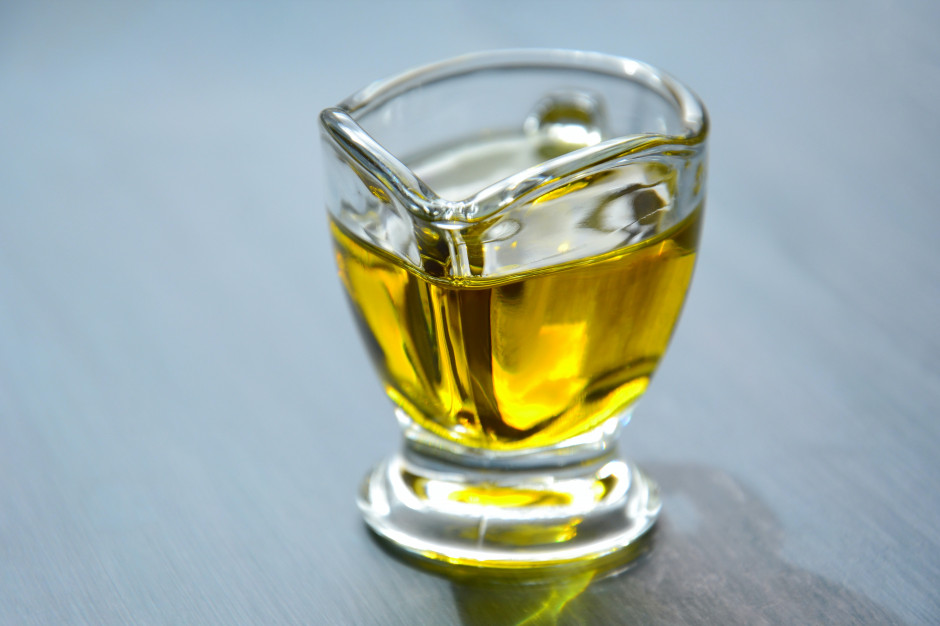 Dla mieszkańców Północy najlepszym wyborem jest olej rzepakowy, który ma wysoką zawartość kwasów Omega 3 i Omega 6 (fot. Pexeles/Mareefe)