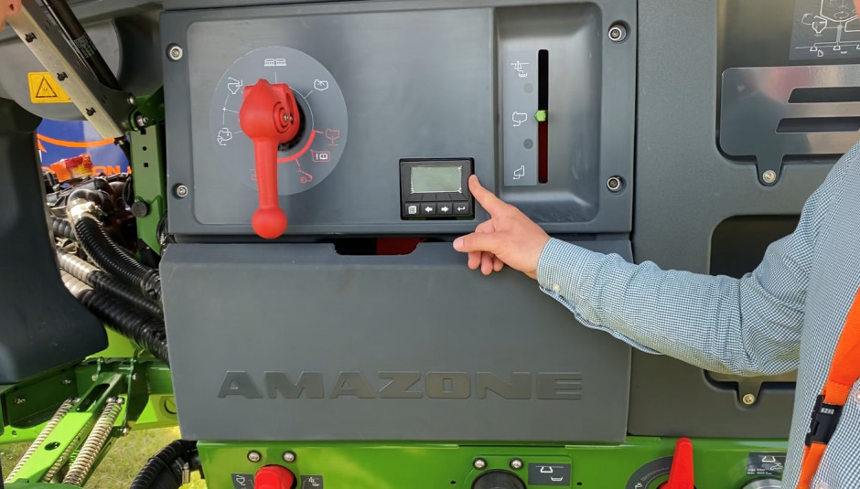 Opryskiwacz zaczepiany UX Super występują ze zbiornikami o pojemnościach 4200 l, 5200 l i 6200 l. fot. AdK
