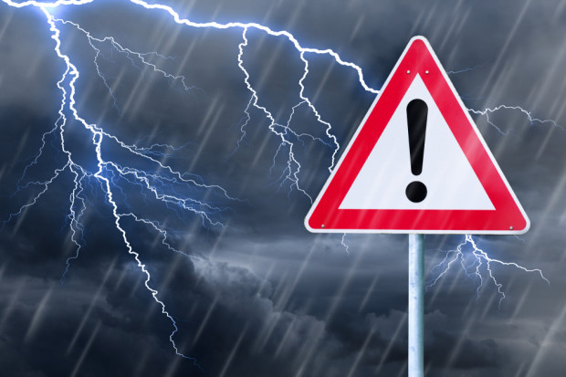 RCB rozsyła alerty, ostrzega przed burzami i silnym wiatrem