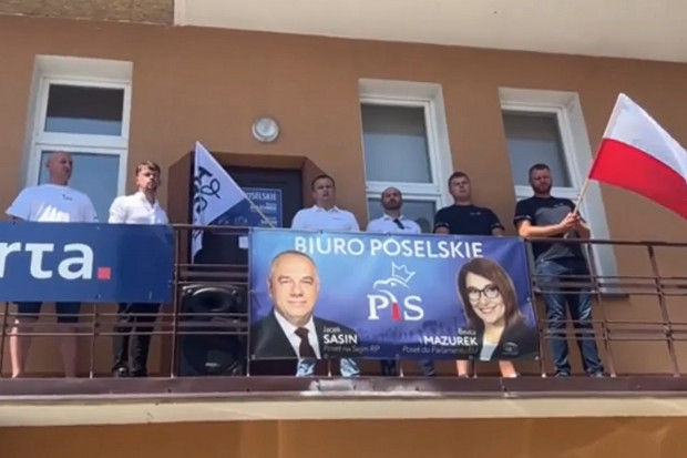 Działacze Agrounii pikietowali przed biurem polityków PiS w Hrubieszowie, fot. Screen/Agrounia Zboże przed biurem ministra, Agrounia zapowiada protest w stolicy