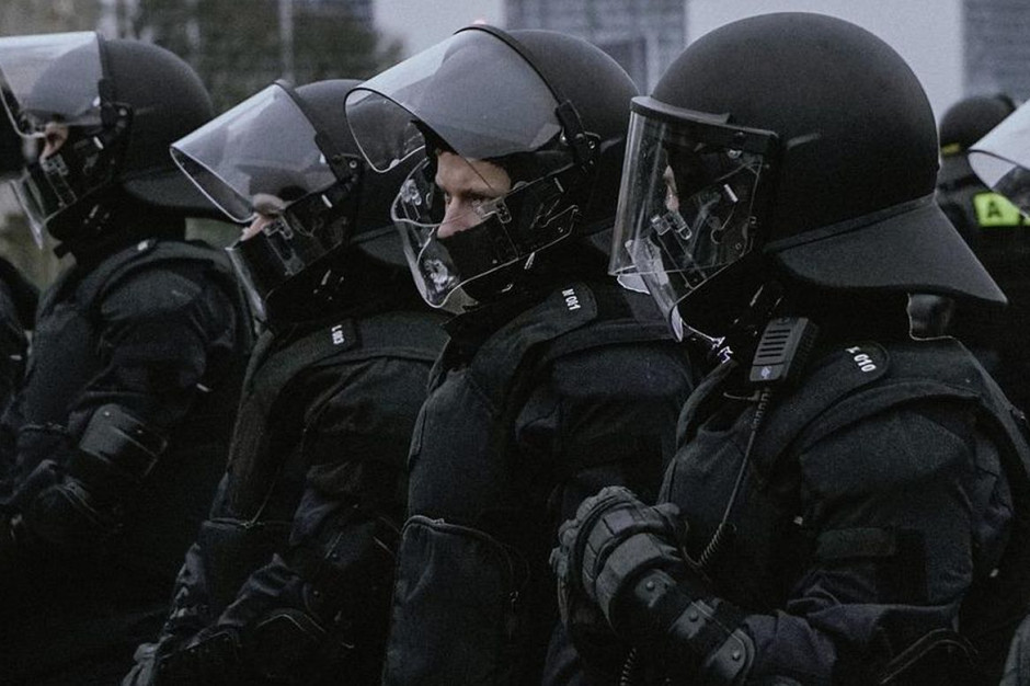 Działania policji nie sprzyjaja wygaszeniu protestów w Holandii, Foto: Pixabay