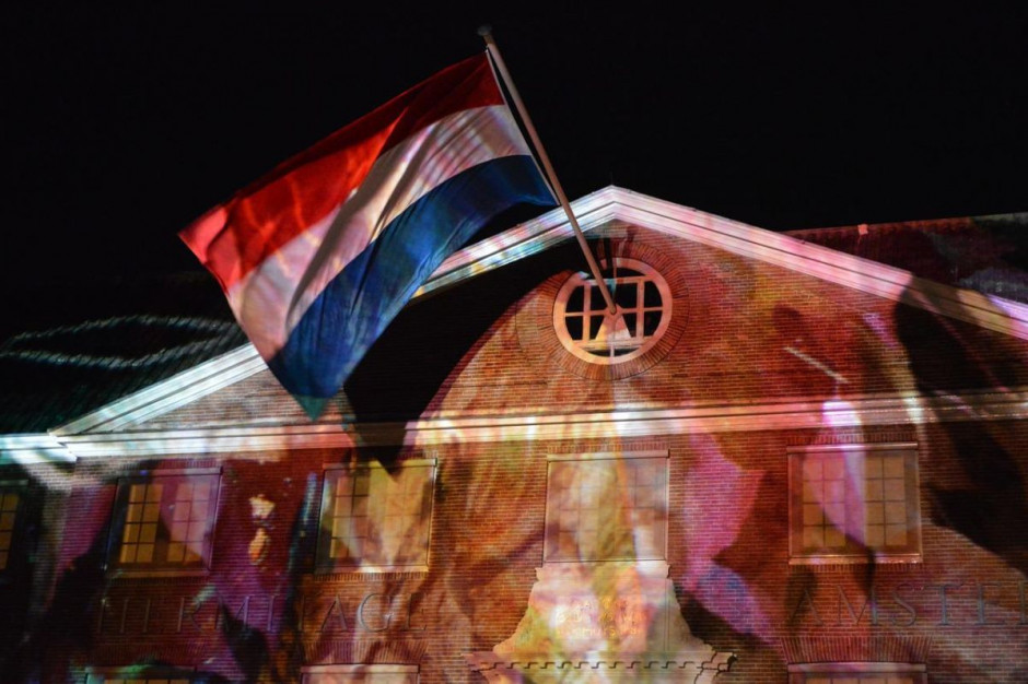 W holenderskich wsiach wywieszane są odwrócone flagi, Foto: Pixabay/Eliens