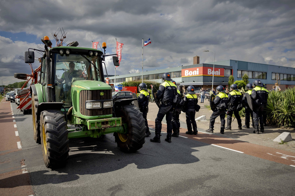 Negocjacje rządu z protestującymi w Holandii rolnikami utknęły w martwym punkcie, Foto: PAP/EPA Robin Van LONKHUIJSEN