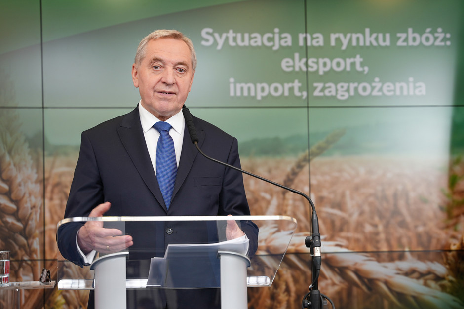 Henryk Kowalczyk minister rolnictwa mówi o założeniach redukcji zużycia pestycydów. fot. MRiRW