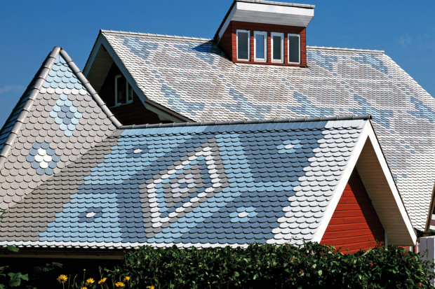 Kolorowe dachówki ceramiczne sprawdzą się na dachu