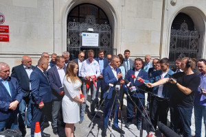 Inne spojrzenie na protesty w Holandii. Hola, hola, ktoś się zagalopował