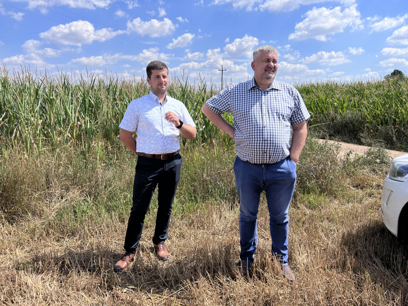 Roman Korzanowski wraz synem Marcinem gospodarują na areale 130 ha Fot. A.Kobus