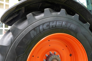 Michelin produkuje opony dla każdego rodzaju maszyn. Niektóre z nich starają się zmniejszać zagęszczanie gleby. fot.K.Pawłowski Jak zmniejszyć ugniatanie gleby? Michelin ma receptę