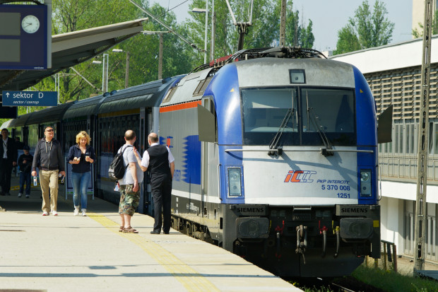 PKP Intercity: W długi weekend sierpniowy więcej pociągów