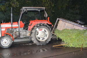 Pijany kierowca najechał na ciągnik rolniczy, rolnik w szpitalu