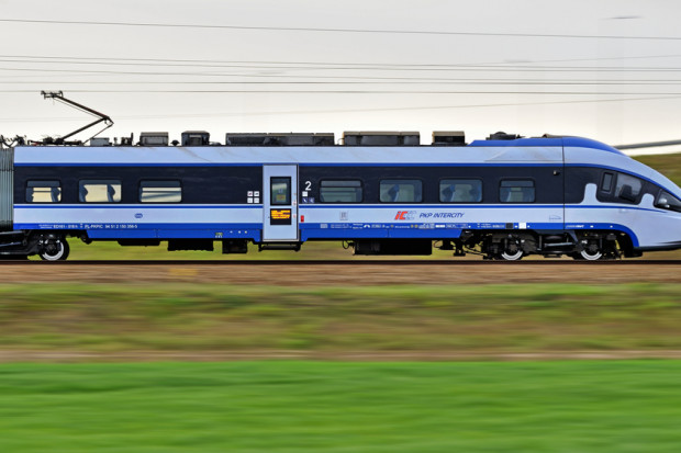 Czy dobra frekwencja przerosła możliwości PKP? fot. Tomasz Warszewski / Shutterstock.com Pociągi tylko dla wytrwałych. Czy PKP zaprzepaszcza szansę na sukces?
