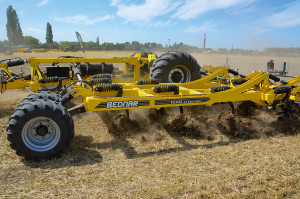 Jedną z maszyn oferowanych przez czeskiego producenta jest kultywator Fenix przeznaczony do uprawy bezorkowej
