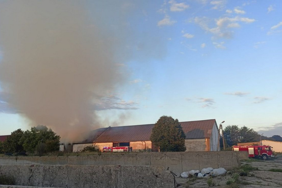 Pożar stodoły gasiło14 zastepów straży pożarnej, Foto: KP PSP Olesno