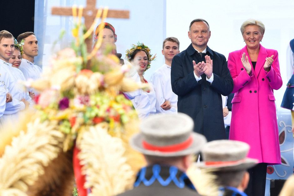 Prezydenta Duda zaznaczył, że polska wieś staje się coraz nowocześniejsza, fot. PAP/Radek Pietruszka
