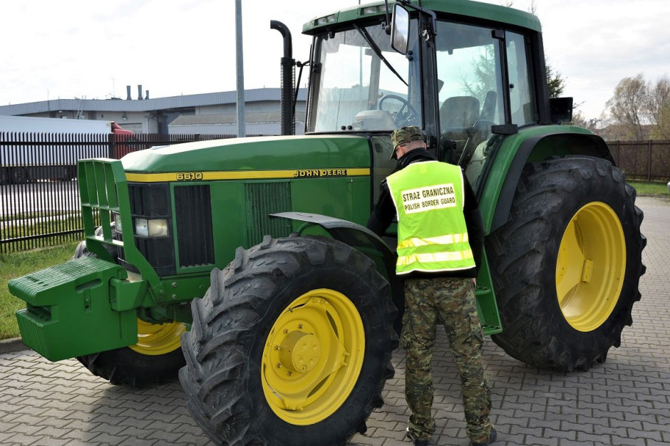 Rolnicy domagaja się, by badania techniczne ciągników mogły odbywać się w gospodarstwie, Foto: Policja