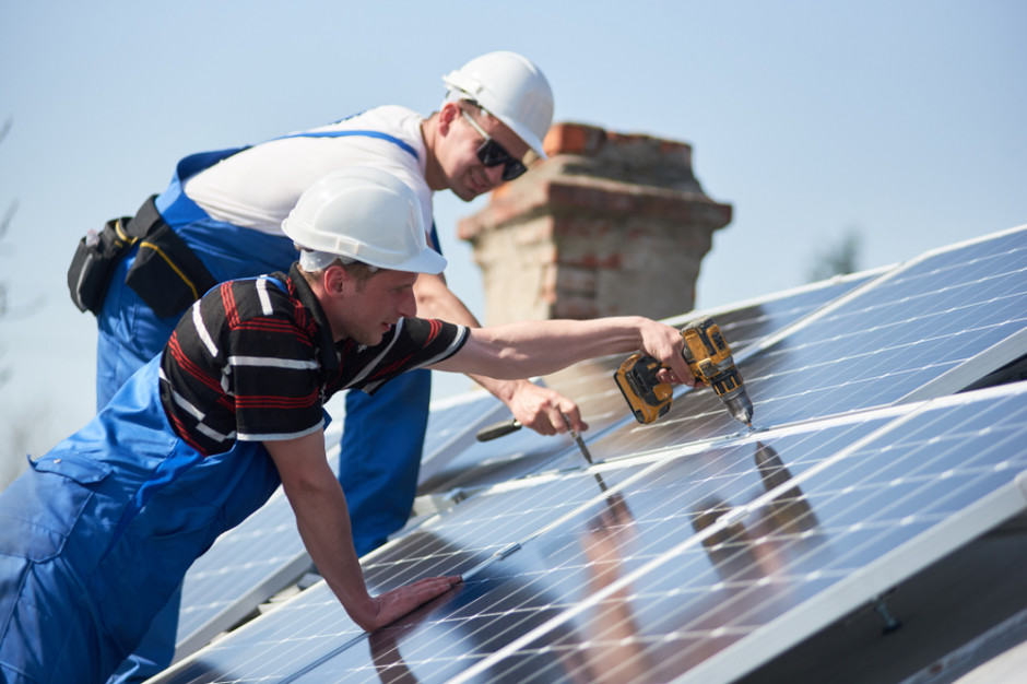 Jakie trendy OZE związane z produkcją energii i ogrzewaniem domów będą dominować w 2023 r.? Foto. Shutterstock