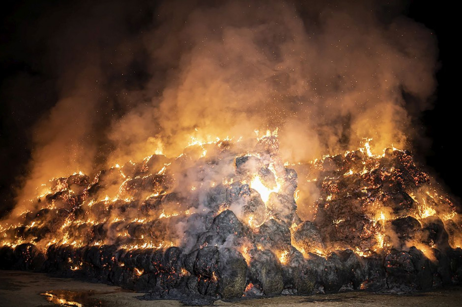 Z dymem poszło niemal półtora tysiąca bali, Foto: Kluczbork112