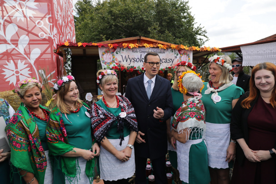 W niedzielę w Ostrowi Mazowieckiej odbywały się uroczystości dożynkowe pod hasłem "Wdzięczni Polskiej Wsi", fot. PAP/Albert Zawada
