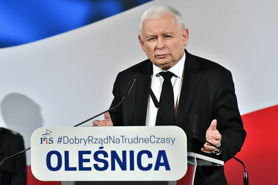Kaczyński wskazał, że metody walki z inflacją prowadzone przez rząd to - jak mówił - metody "łagodzące, zmniejszające ceny, obniżające podatki, fot. PAP/Maciej Kulczyński