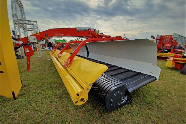 Zgrabiarka taśmowa Pöttinger Mergento VT 9220 jest dostępna na polskim rynku od sierpnia tego roku, fot. K.Pawłowski Wszystkie zgrabiarki taśmowe z Agro Show 2022