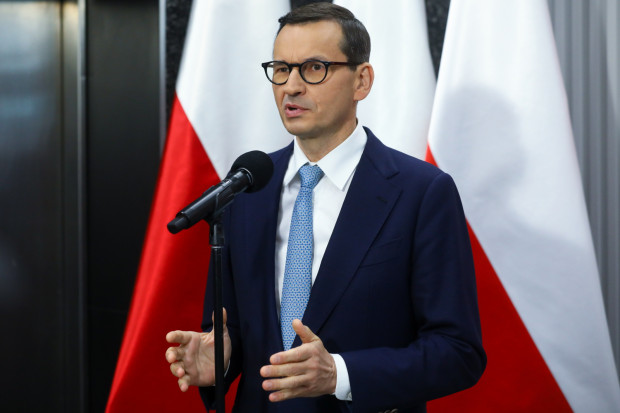 Premier przyznał, że cały czas występują problemy z dystrybucją węgla, fot. PAP/Rafał Guz Premier: Chcemy, żeby cena tony węgla nie była wyższa niż 2 tys. zł