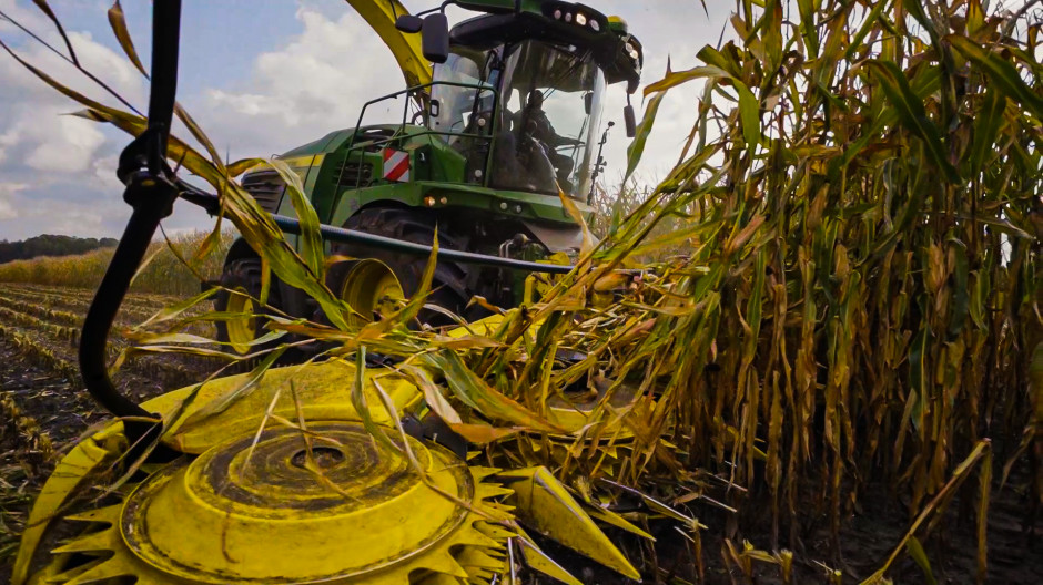 Koncepcji napędu HarvestMotion Plus w sieczkarni 9700i zapewnia pracę z niskimi obrotami silnika. fot. mat. prasowe