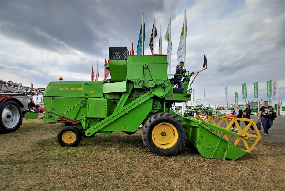 Kombajnowe dwie epoki Johna Deere’a na polskich polach