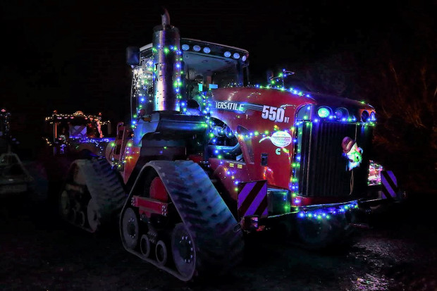 Świąteczne parady kolorowych traktorów