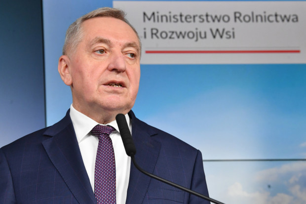 Wicepremier tłumaczył, że jeżeli cena nawozów dla rolników byłaby na poziomie 3-4 tys. zł za tonę, to byłaby przez nich akceptowalna, fot. PAP/Radek Pietruszka Kowalczyk: Rząd przymierza się do ustabilizowania cen nawozów