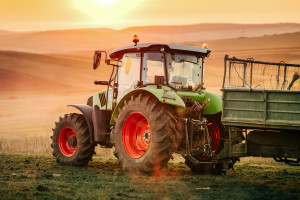 Maszyny rolnicze: Kupić czy wynajmować?