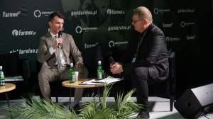 Adam Kopyść (po lewej) dyrektor ds. cyfrowego i zrównoważonego rozwoju biznesu (Polska, Czechy, Słowacja, Estonia, Litwa i Łotwa) w firmie Bayer - mówił o szansach jakie może dać rolnikom rolnictwo węglowe Fot.PTWP
