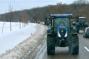 Protest rolników z Lubelskiego przeciw importowi zbóż z Ukrainy. Traktory blokują Hrubieszów