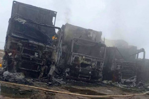 Trzy ciężarówki spłonęły przy zakładzie mięsnym
