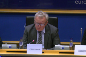 Inflacja zżera także budżet WPR, więc dochody rolników będą mniejsze. Co na to komisarz Wojciechowski?
