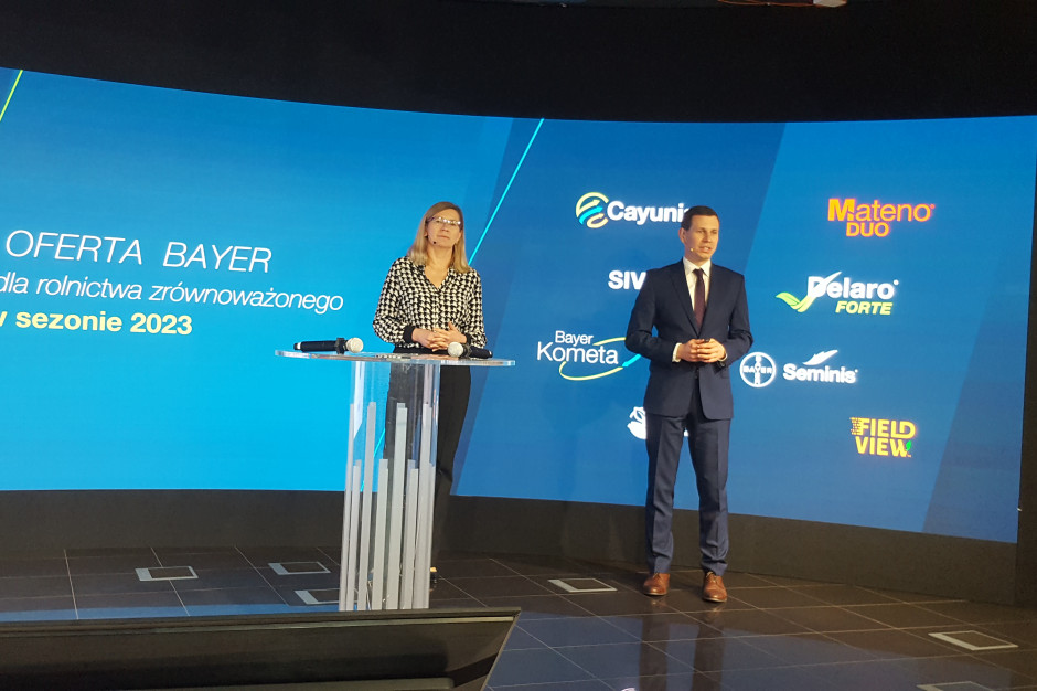 Katarzyna Gallewicz i Konrad Pyzikiewicz prezentują program lojoalnościowy i witrynę nowego sklepu internetowego Bayer, fot. Bayer