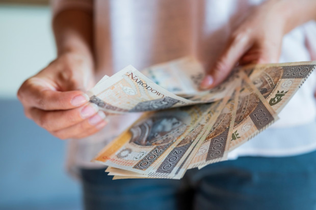 Wycofania gotówki chce jedynie kilkanaście procent respondentów Fot.Shutterstock Polacy nie chcą wycofania gotówki z obiegu