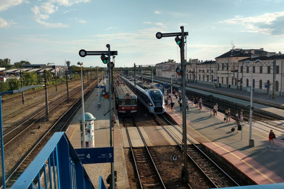 Premier zapowiedział obniżkę cen biletów kolejowych, Foto: pixabay/kamzyw