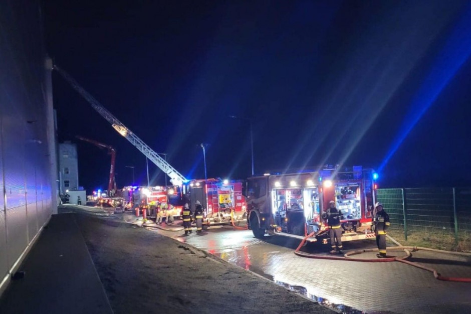 Pożar piekarni gasiło 45 zastępów strażaków z całego regionu, fot. KP PSP Wołomin